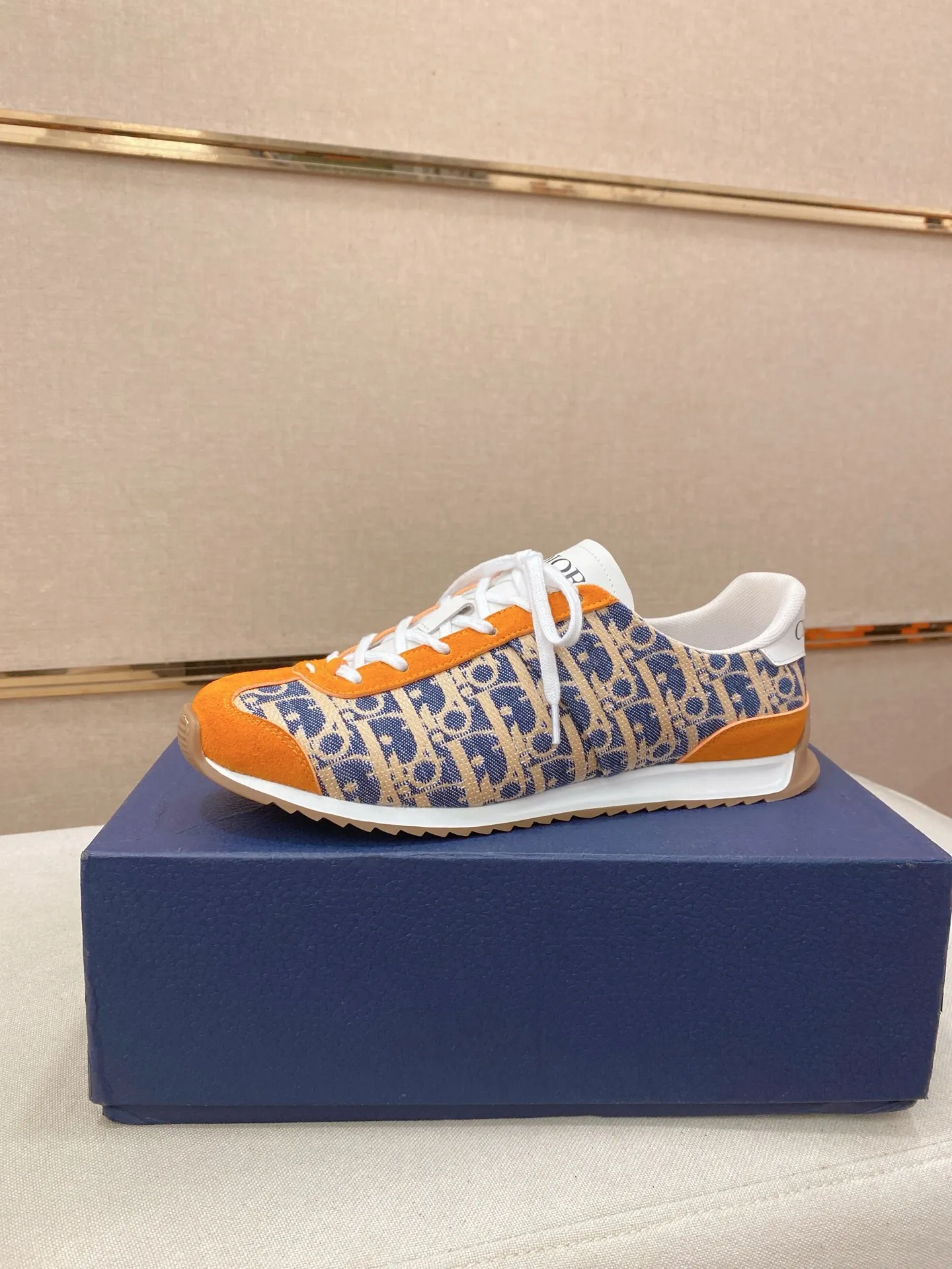 Men's shoes💰: 440💰Couple style💏 [Dior·Dior] New casual sports style men's shoes, new spring and summer design, perfect workmanship, lace-up lazy style to create wardrobe quality, upper: imported first-layer cowhide, mesh breathable lining soft and comfortable, ultra-light TPU wear-resistant outsole, simple, versatile fashion men's shoes, excellent color code number 35--44. (45,46 customized items are not returnable or exchangeable)